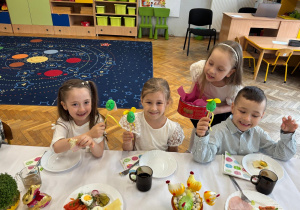 Myśliciele przy wielkanocnym stole