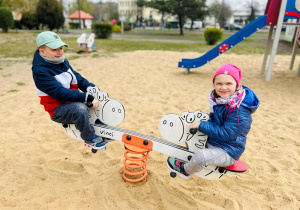 Zabawy na placu zabaw