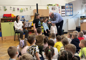 Dziewczynki śpiewają