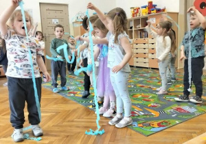 Zabawa z paskami bibuły