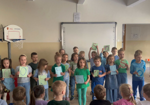 Myśliciele śpiewają pisoenkę