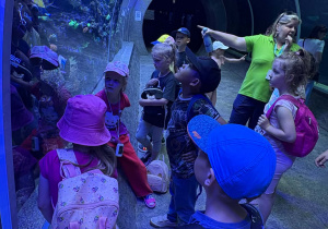 Dzieci podczas wycieczki do Zoo w Łodzi