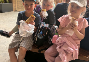 Dzieci podczas wycieczki do Zoo w Łodzi