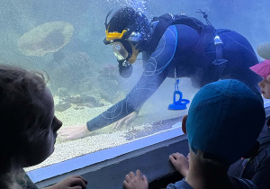 Dzieci podczas wycieczki do Zoo w Łodzi