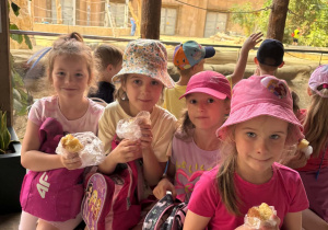 Dzieci podczas wycieczki do Zoo w Łodzi