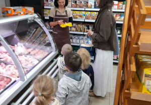 Poszukiwacze wręczają kasztanki życzliwości