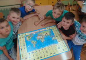 Przedszkolaki poznają kontynenty