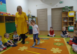 tor przeszkód w szpilkach i kaloszach