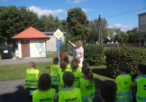 Odkrywcy poznają znaczenie znaków drogowych