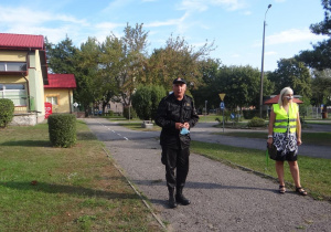 Pani wicedyrektor zdaje raport liczebności dzieci