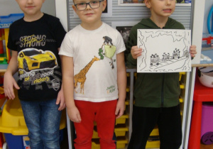 Chłopcy z Myślicieli prezentują swoje rysunki kopalni