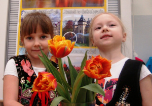 Dziewczynki z kwiatami