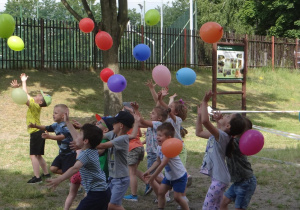 Tropiciele łapią balony