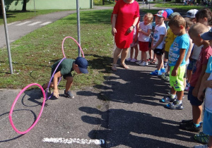 Odkrywcy pokonują przeszkody