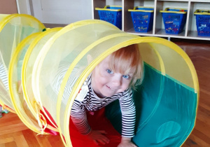 Dziecko w tunelu