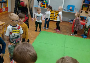 Przedszkolaki podczas zabawy
