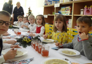 Tropiciele podczas obiadu wigilijnego