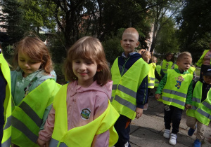 Przedszkolaki na spacerze